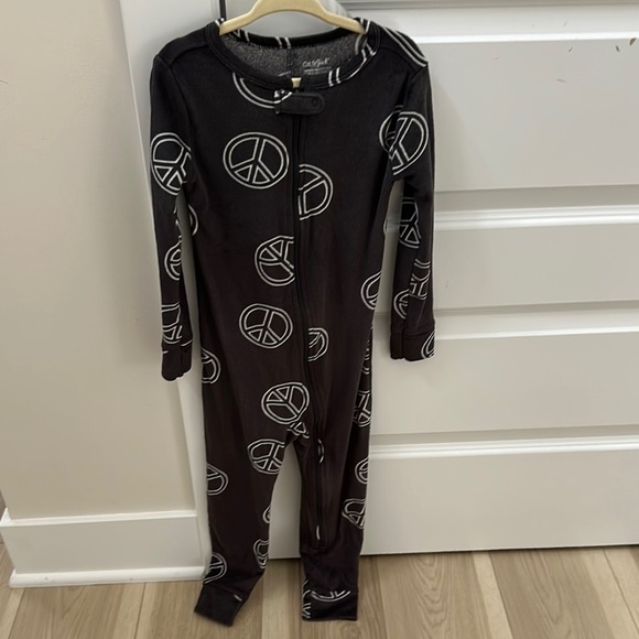 Cat & Jack Black Peace Sign Kids One Piece - Picture 1 of 3